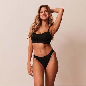 Viral Lounge bare bra